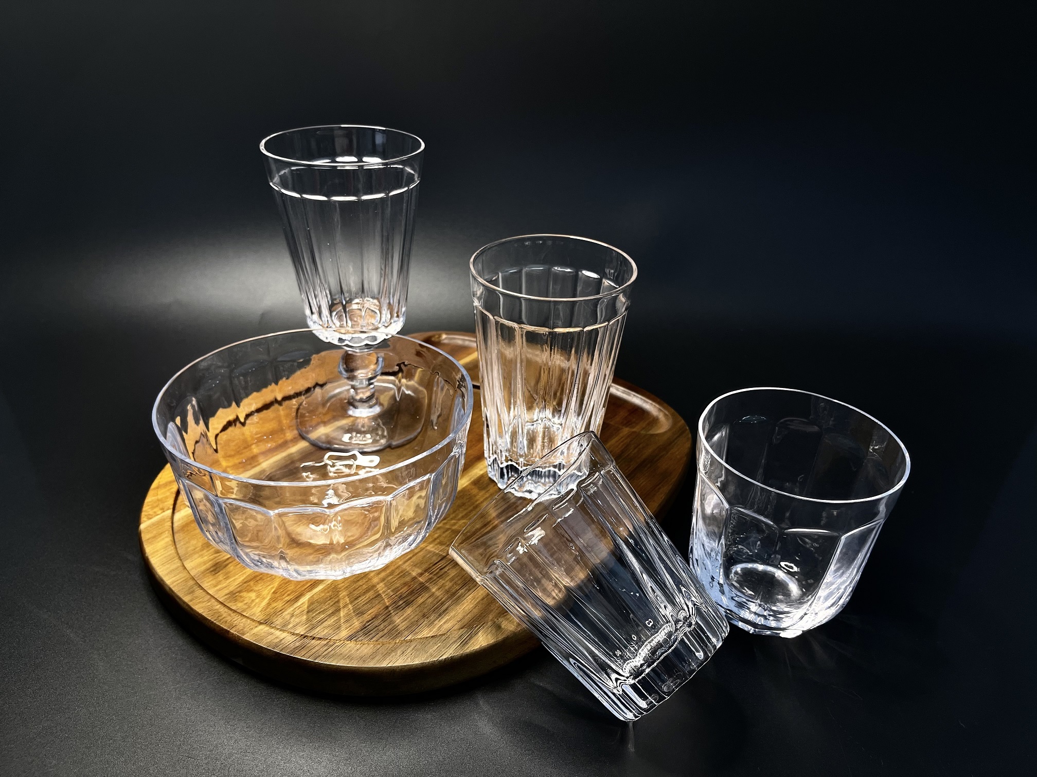 wine glasses with optical design