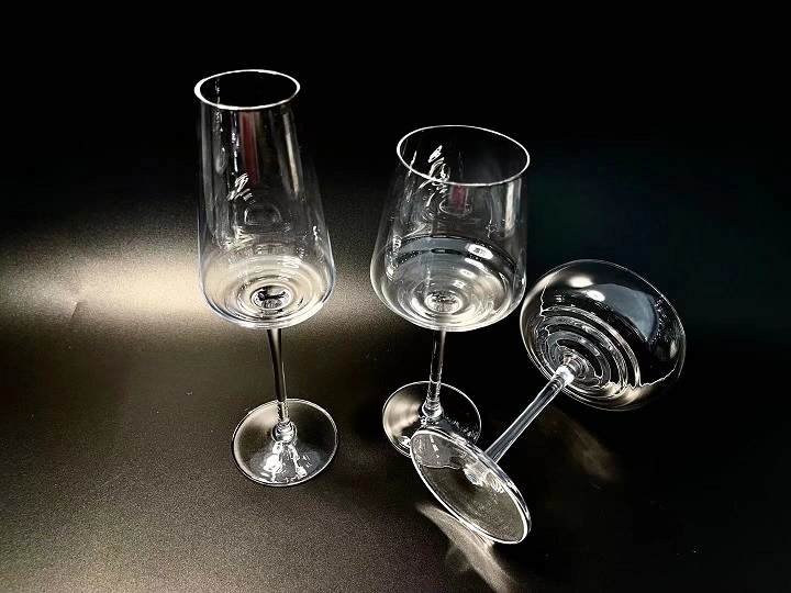 Wavy wine glass series