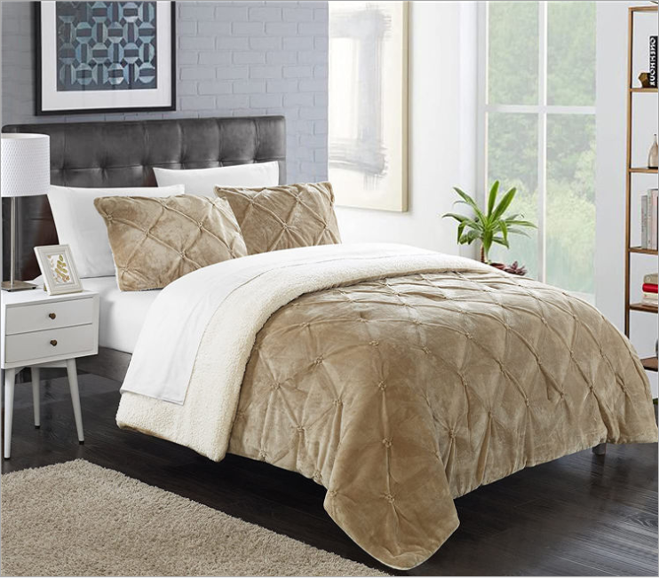 Flannel and sherpa pintuck comforter set