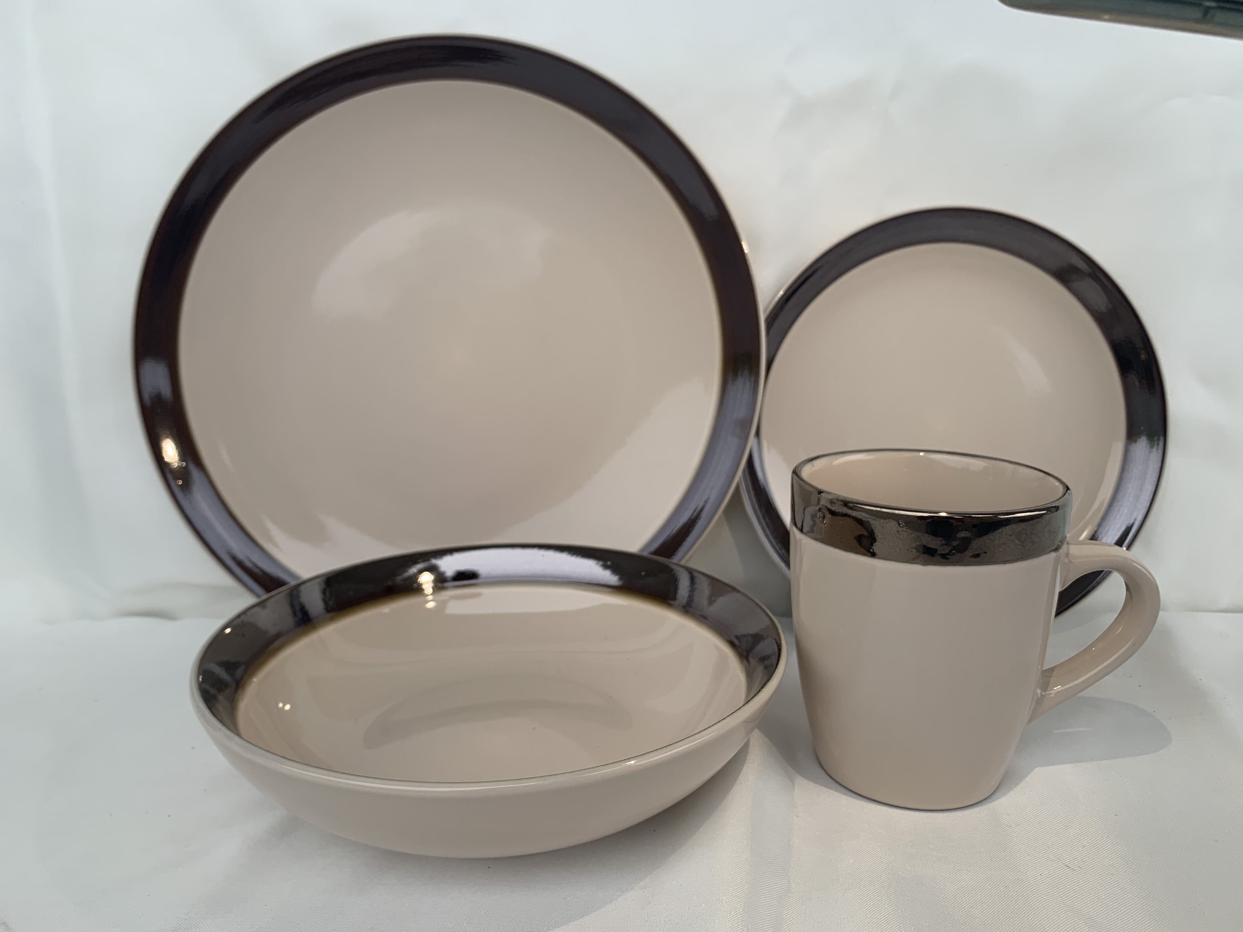 Glazed dinnerware with gold rim