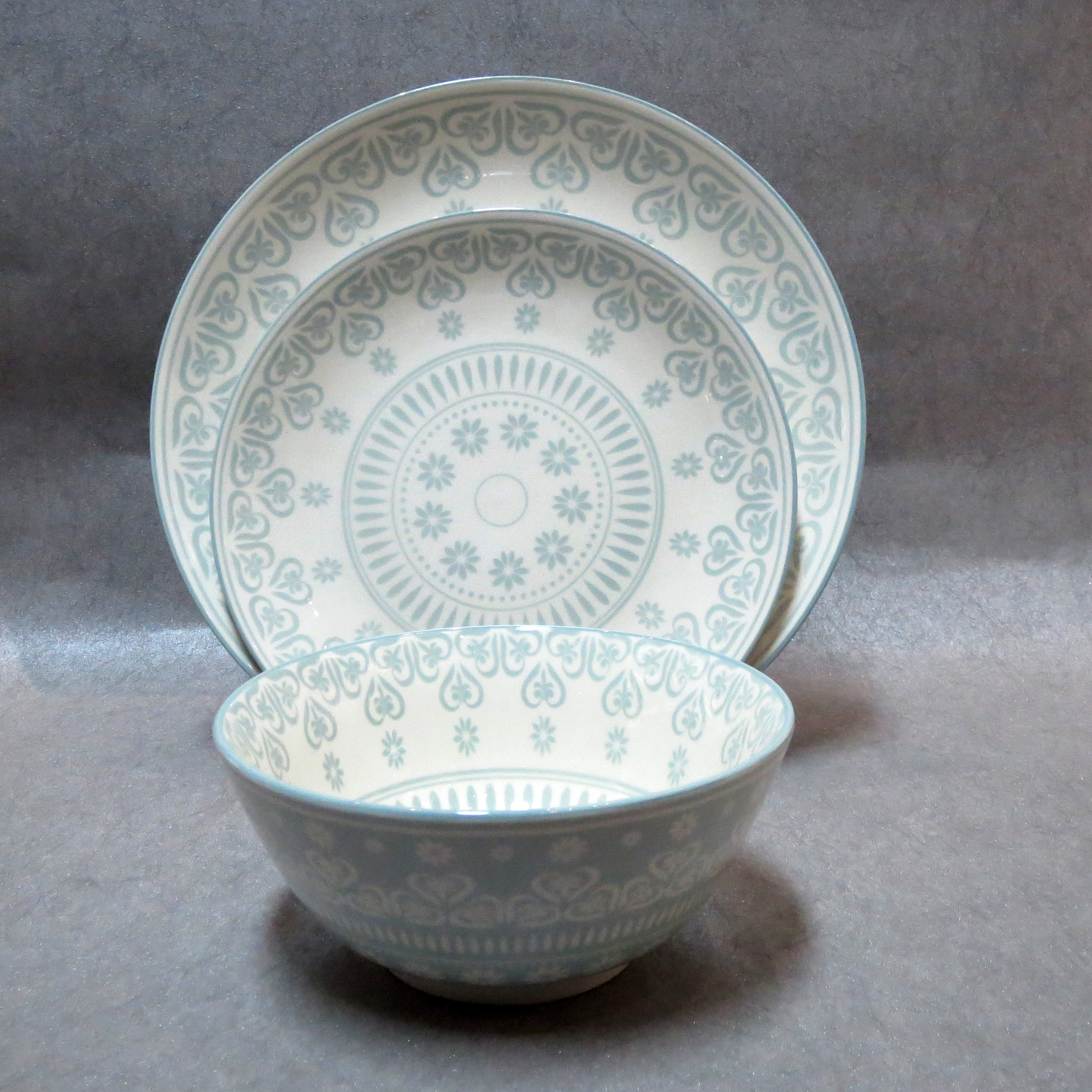 Pad printing stoneware dinnerware