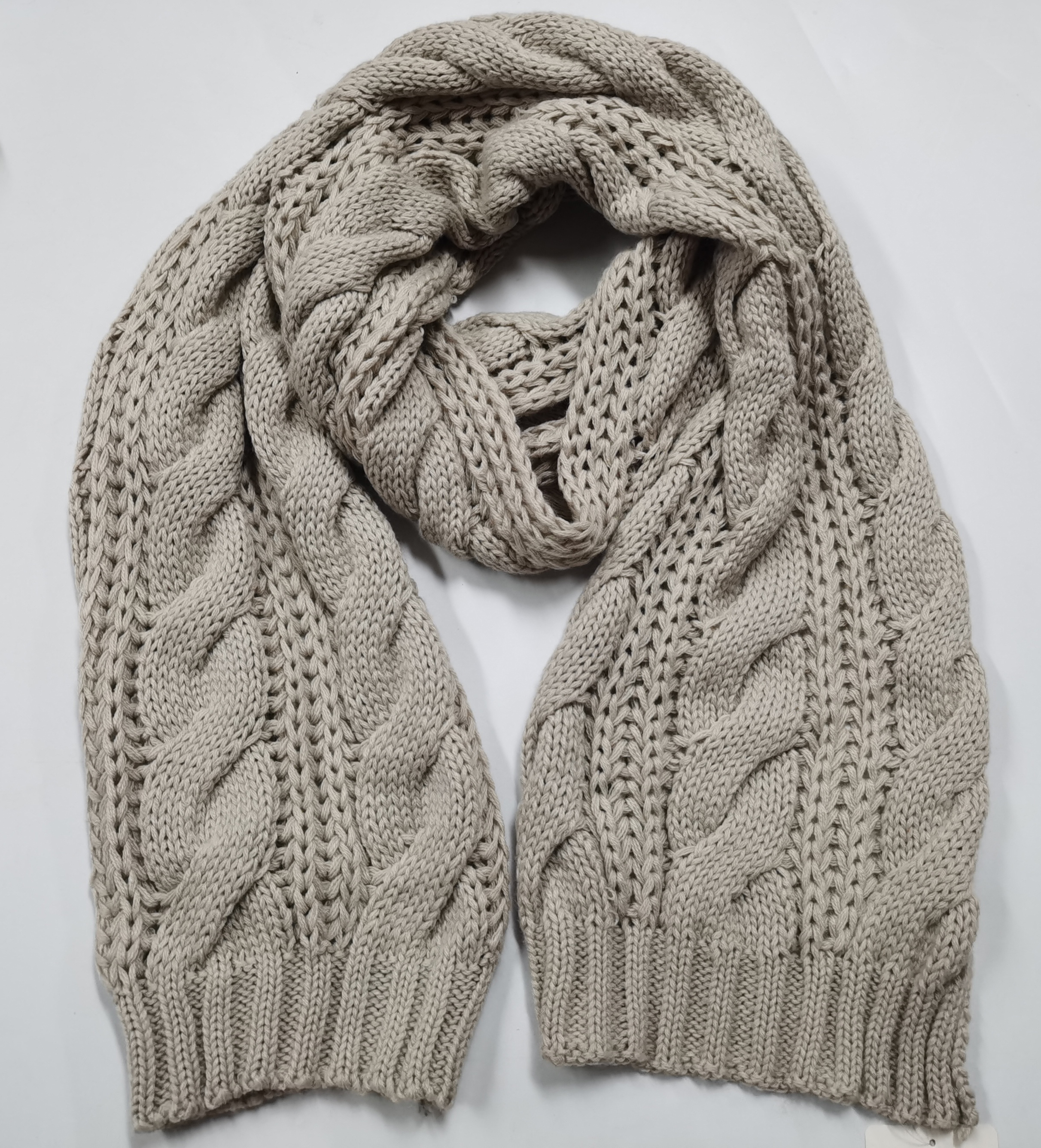 ladies' knitted scarf