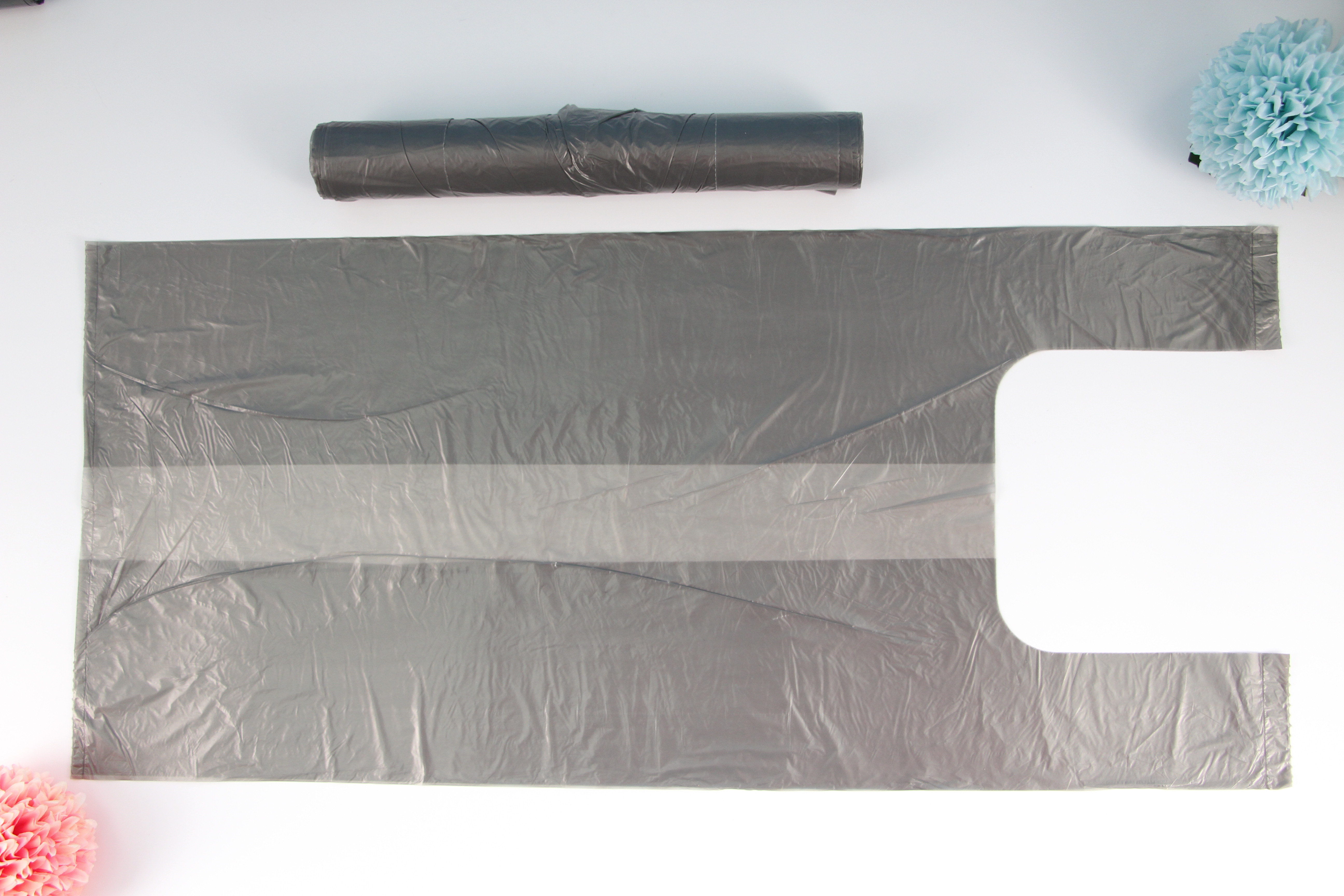Grey t-shirt garbage bags on roll