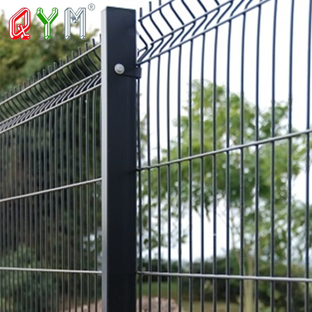 Welded mesh fence