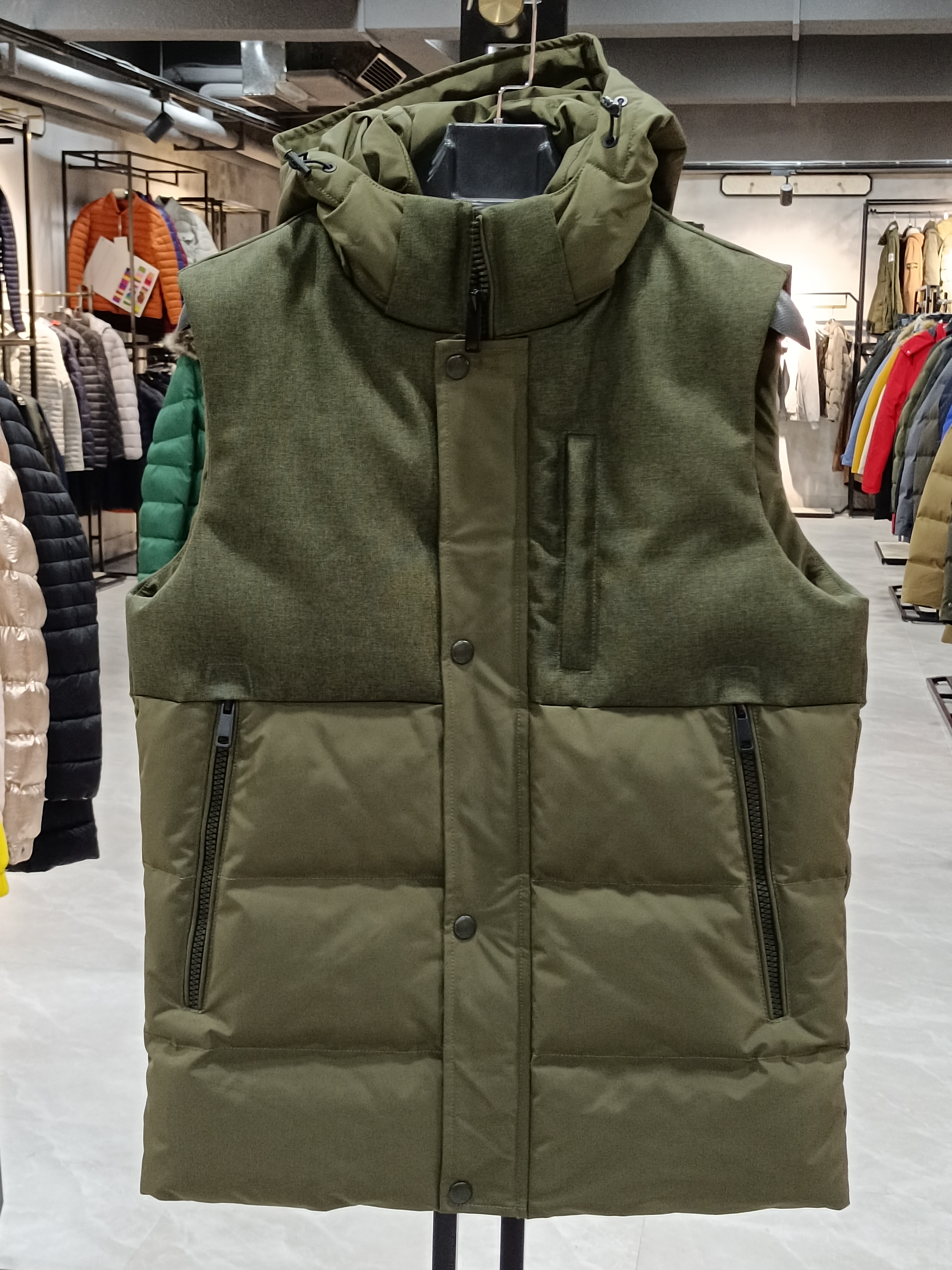 Men's padded vest
