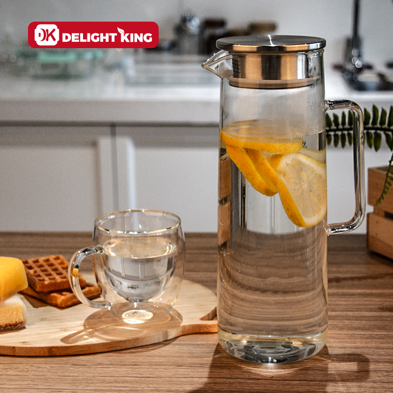 Glass water carafe glass beverage carafe pitcher dispenser