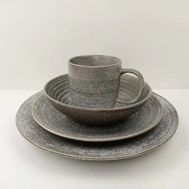 Grey four-piece set of rotating thread tableware