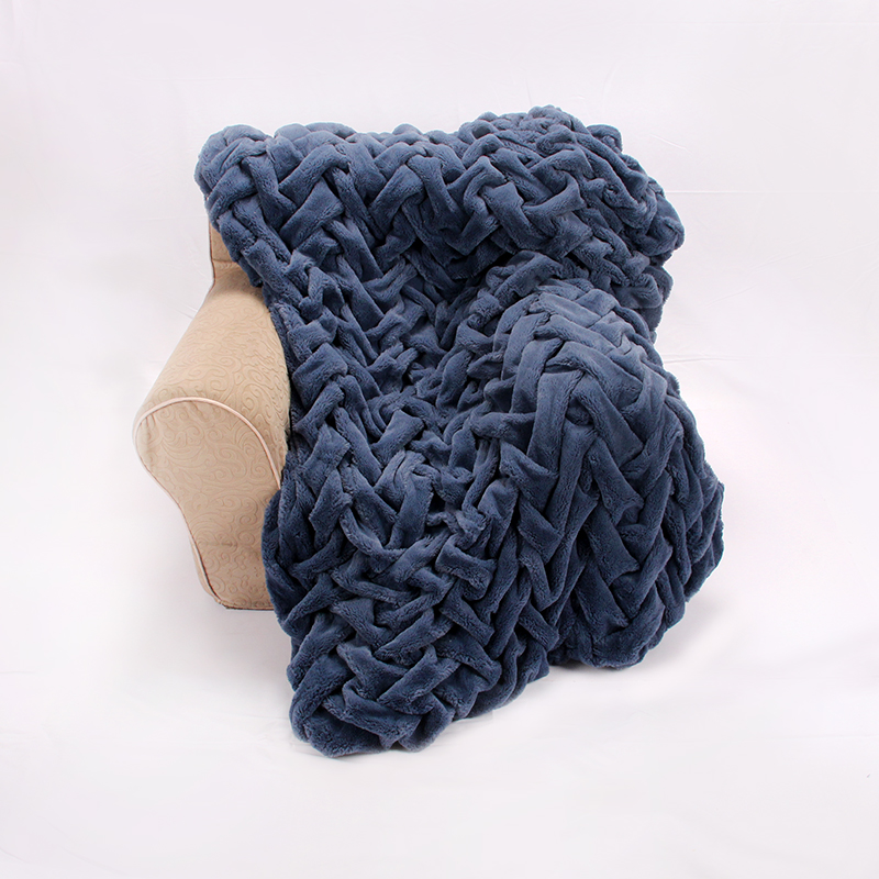 Special elastic stitched PV throw