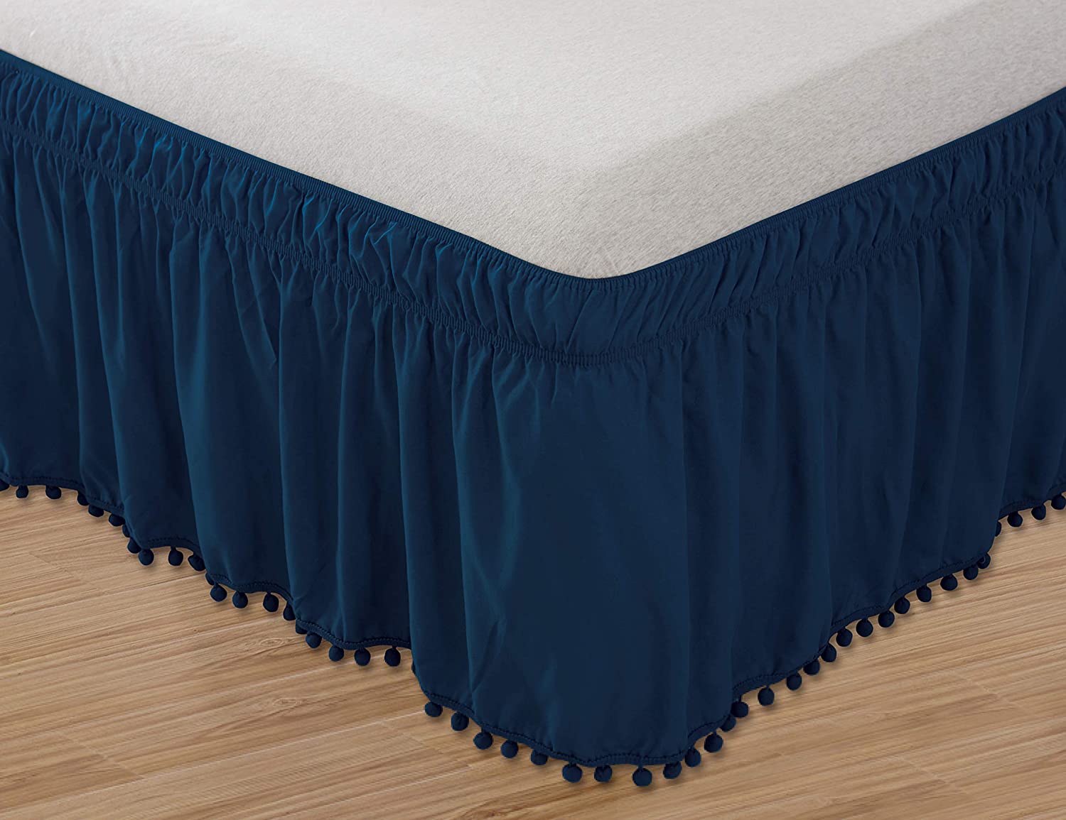 Pom pom dust wrap ruffle