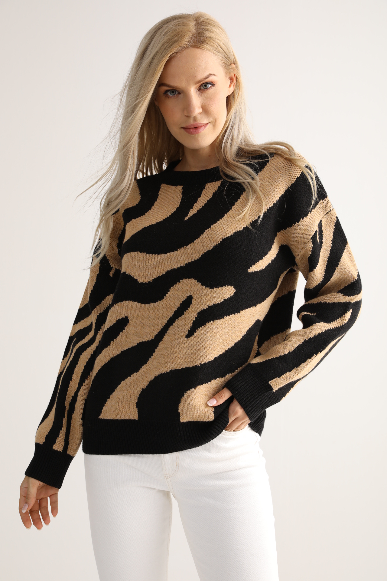 Huzhou Chuanrun Trading Co., Ltd. – women's sweater 1
