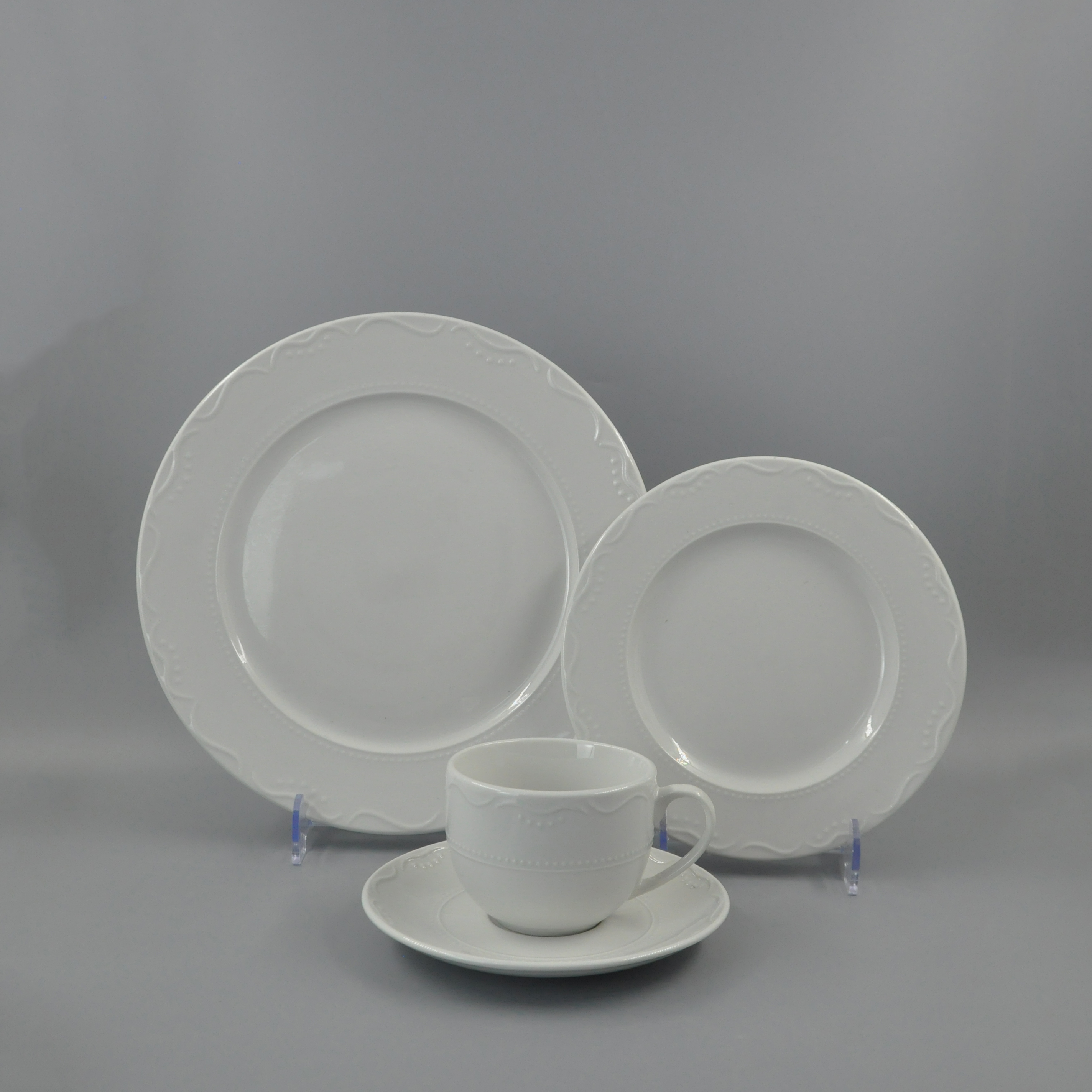 Wholesale good qualityceramic porcelain cheap embossed dinner set