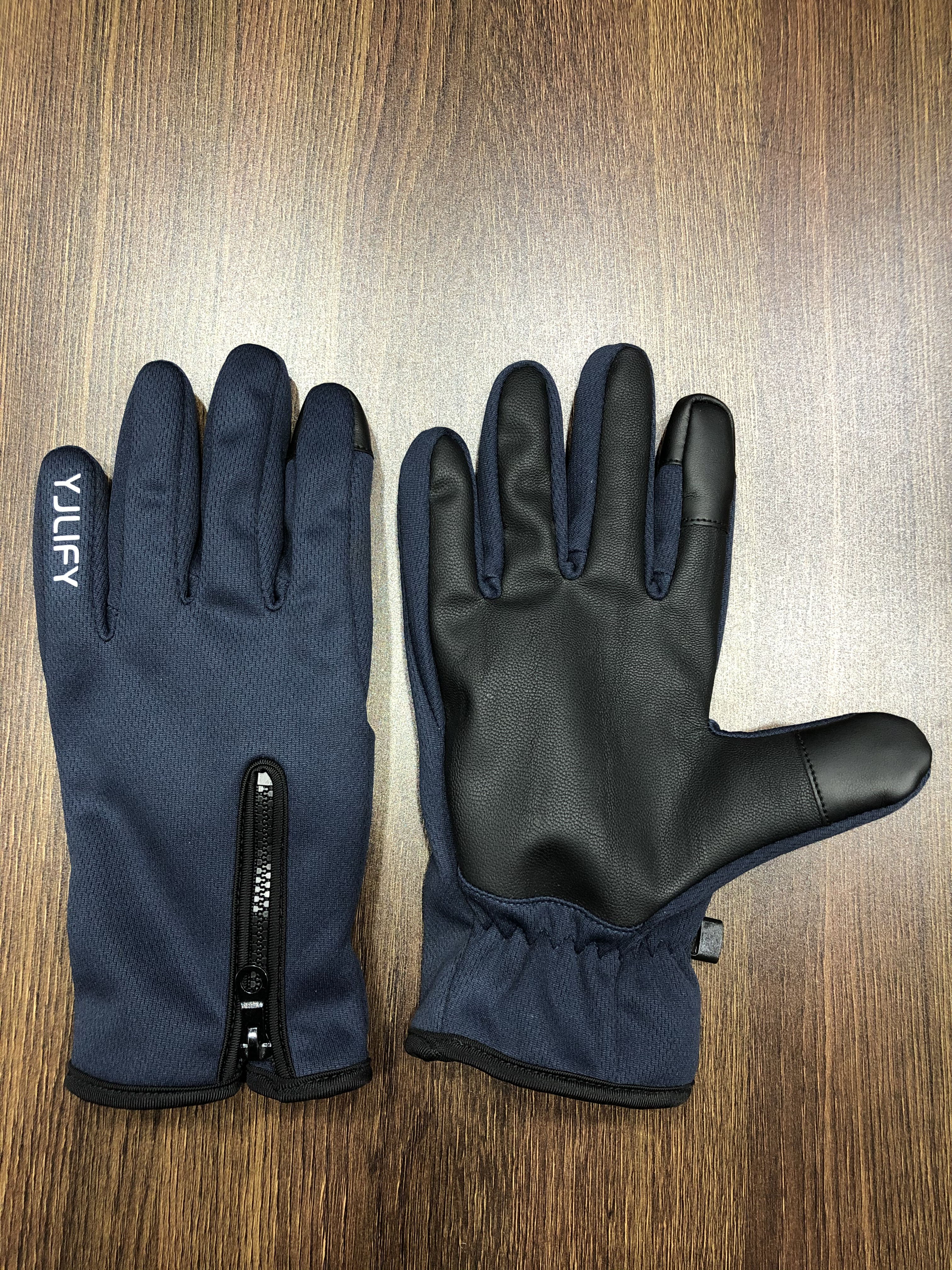 sports gloves