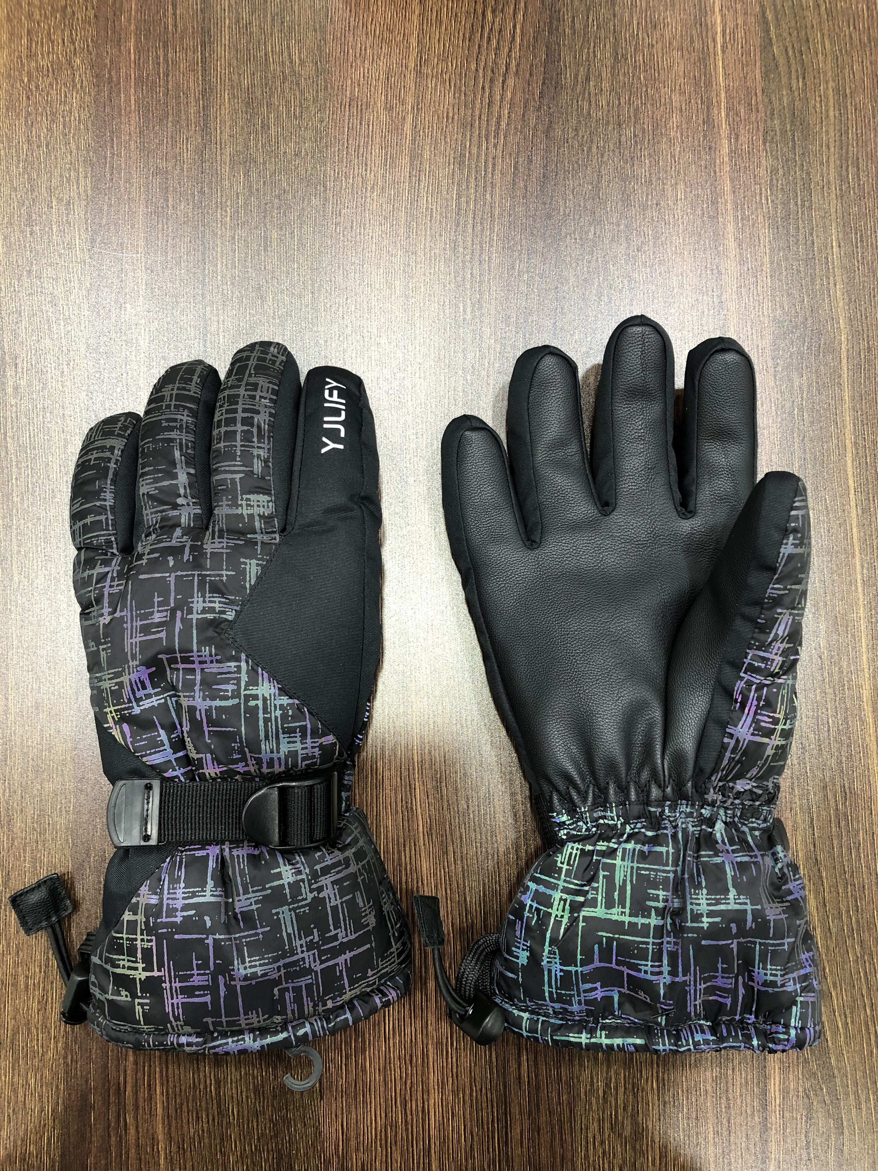 ski gloves