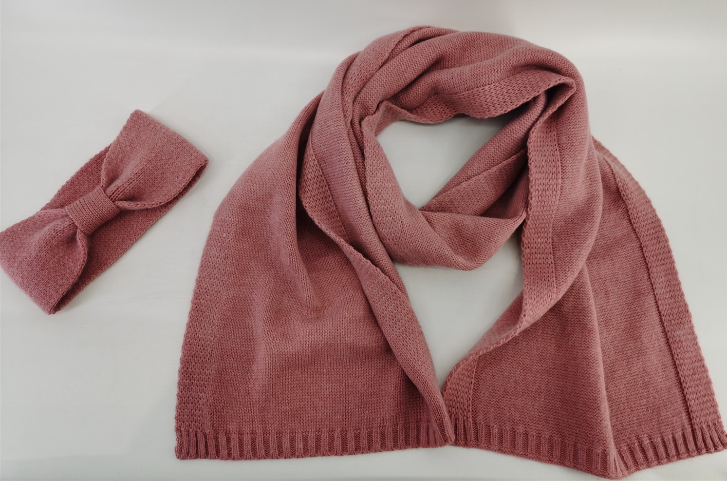 ladies' knitted scarf