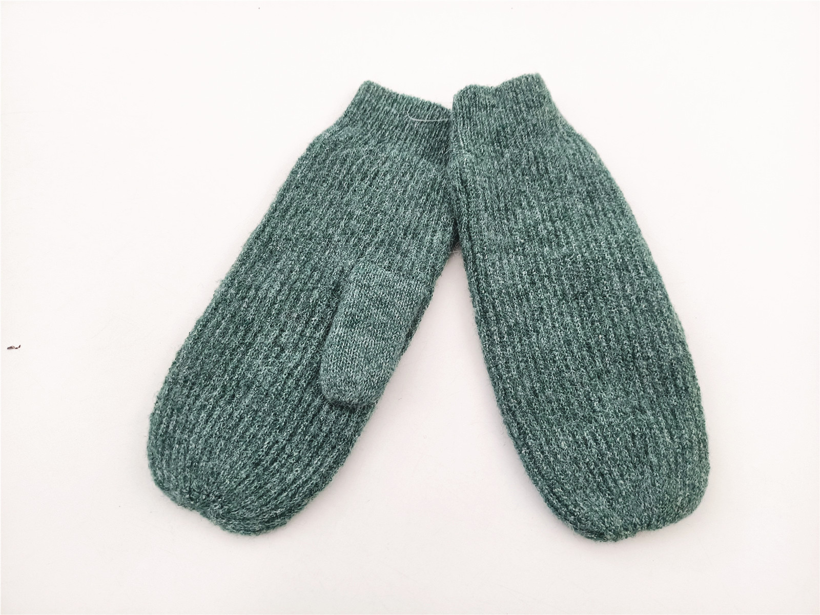 knitted gloves