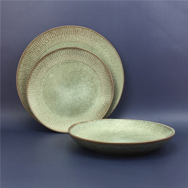 Emboss reactive glaze ceramic flat plate