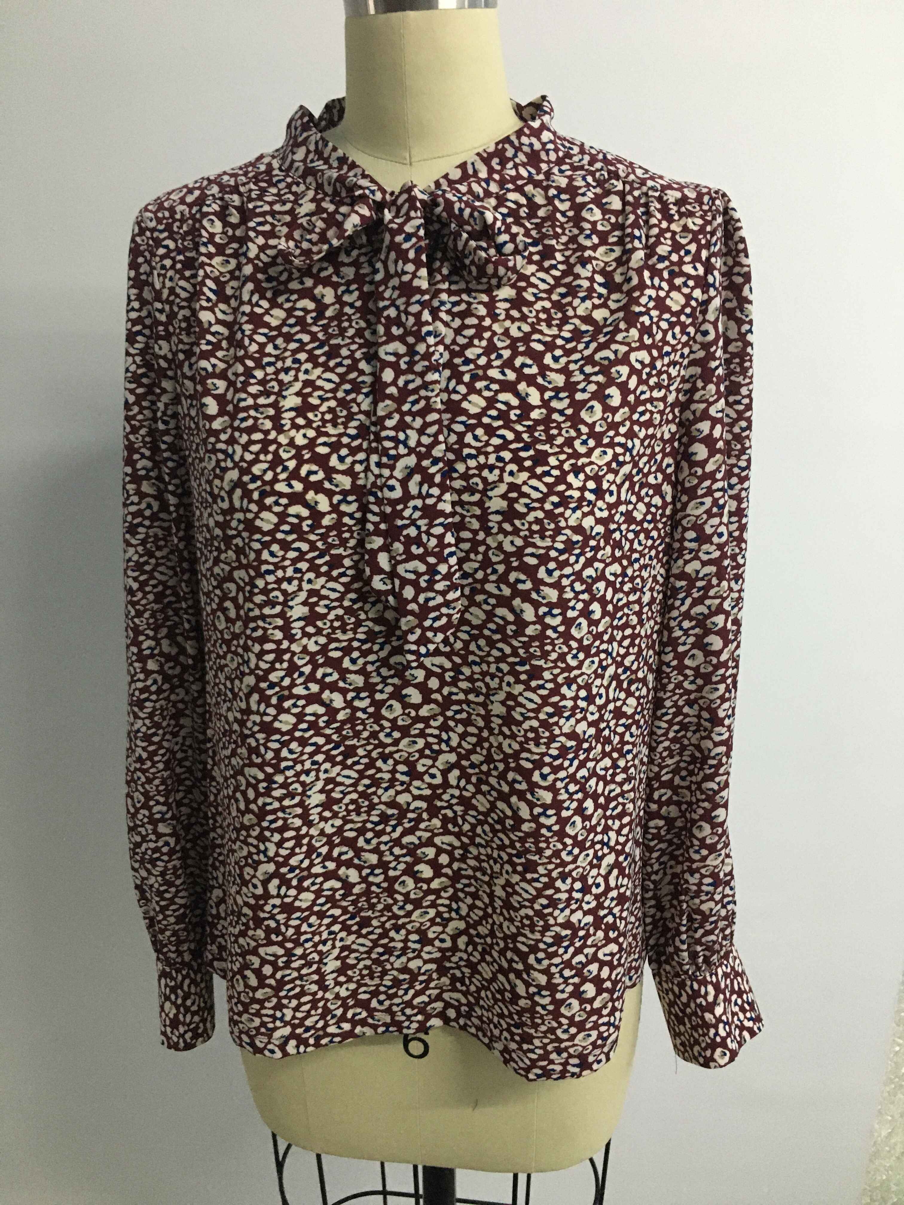 Bow tie shirt with long sleeves