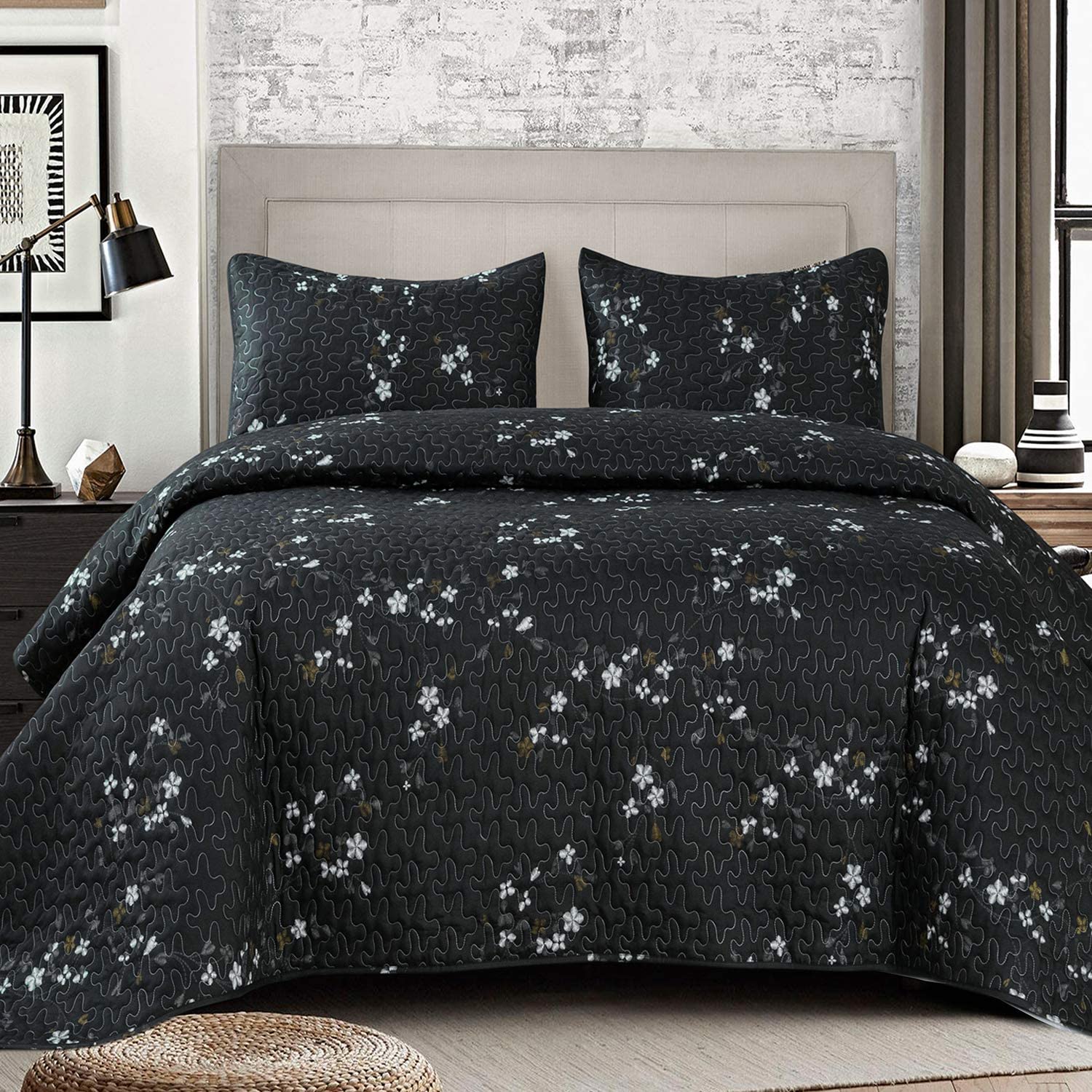 Color yarn embroidery flower polyester cotton quilted white bedspread