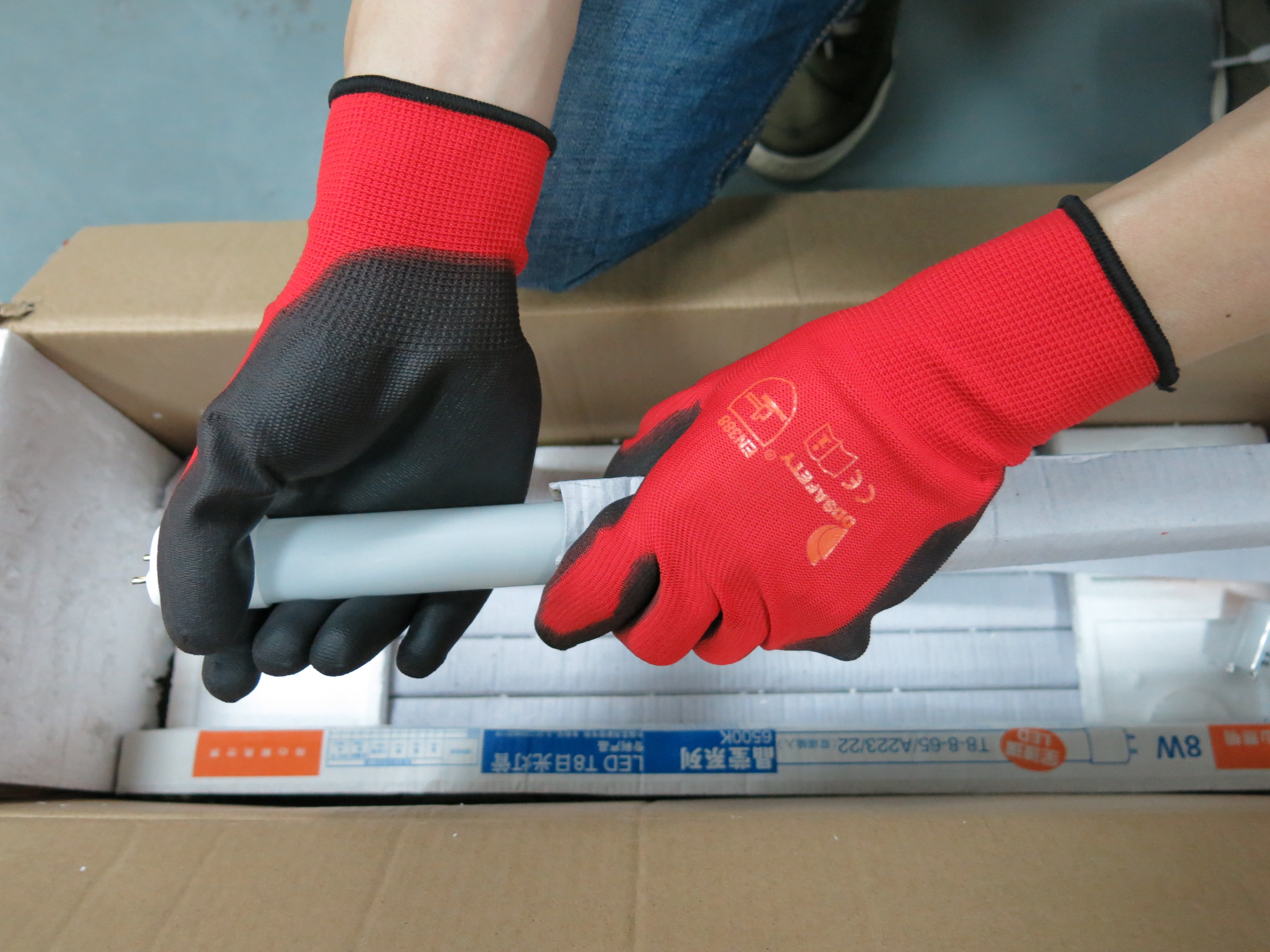 13 gauge red polyester/nylon liner Black PU palm coated,anti slip,flexible