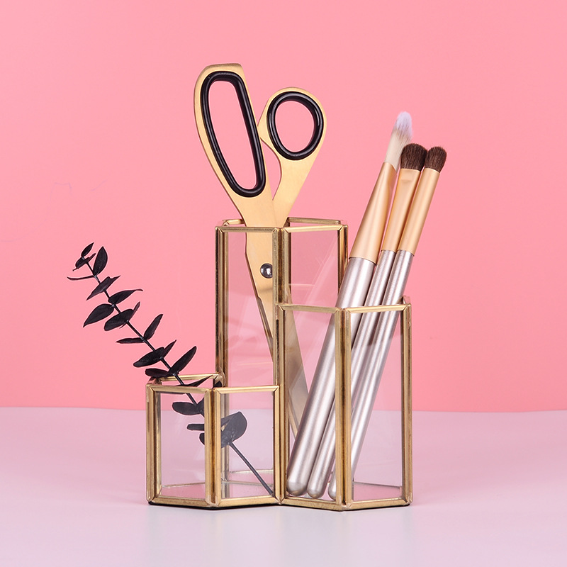 Makeup brush storage bucket