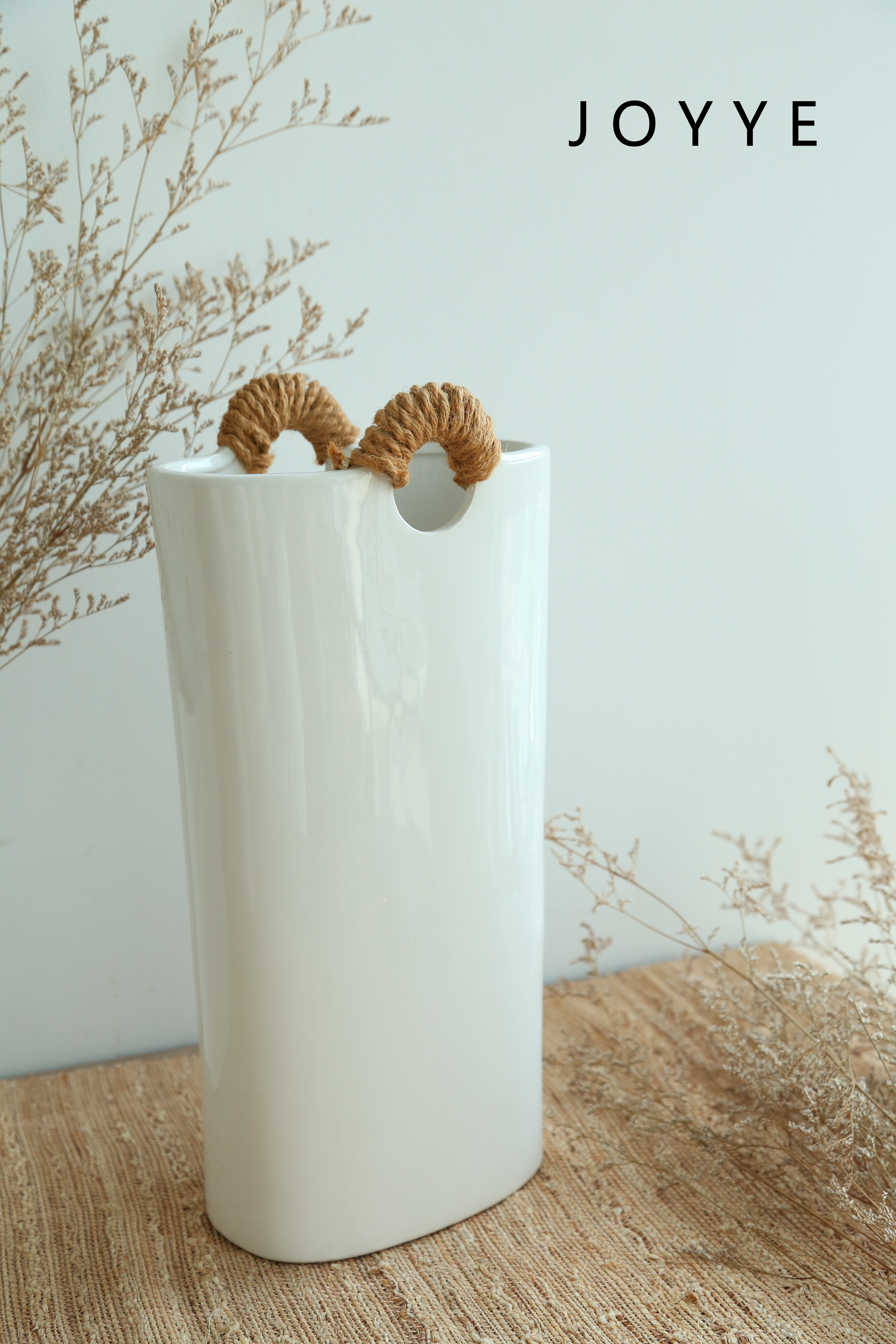 Vase+ handle w/jute