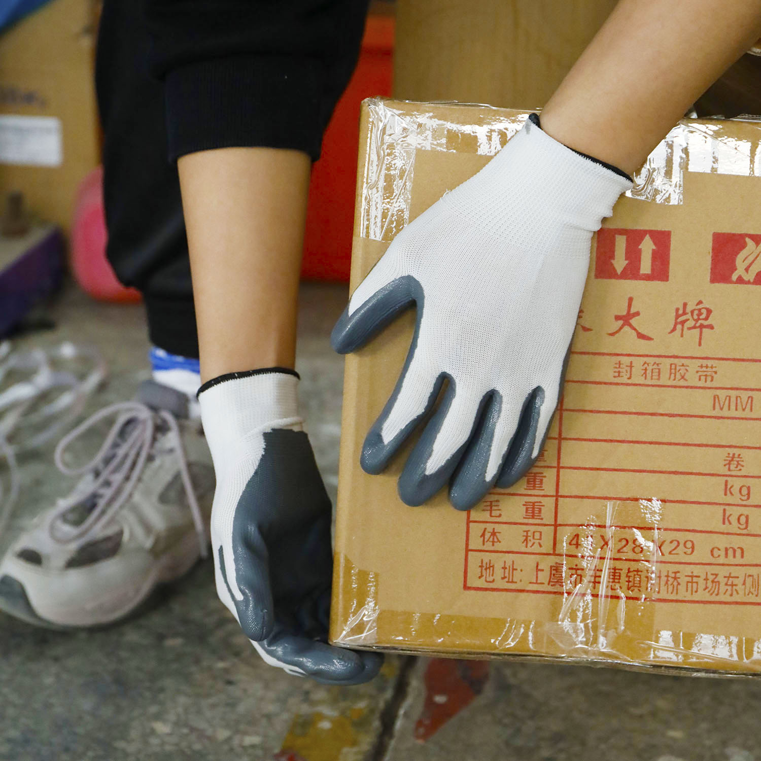 white nylon/polyester shell. Grey nitrile coating gloves,anti slip,oil proof, anti abrasion