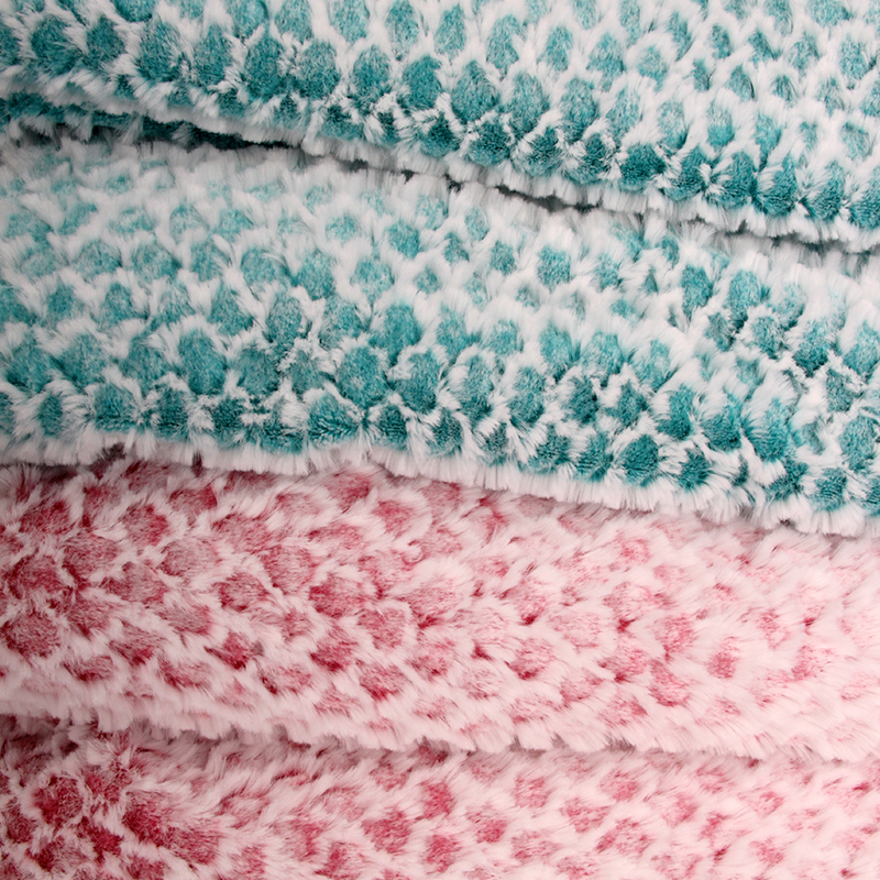 fake rabbit fur spraying and cutting
