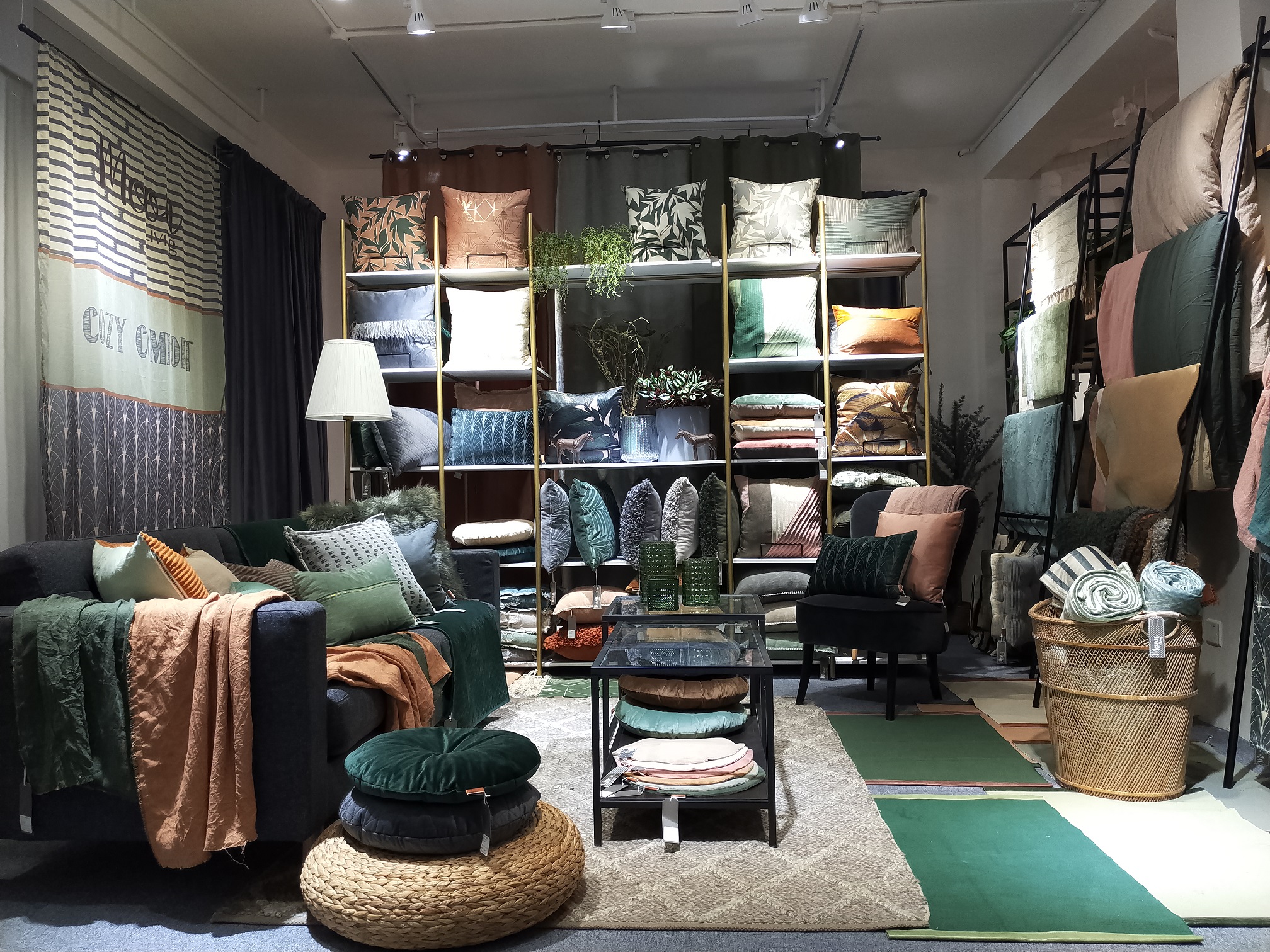 Taizhou Dianmo Home Textile Co., Ltd. – Cushions 1