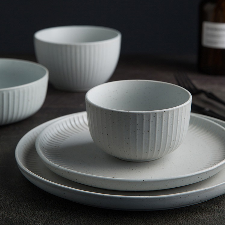Matt glaze white porcelain dinner set dinner plates with speckles for home restaurant round ceramic white soup bowls