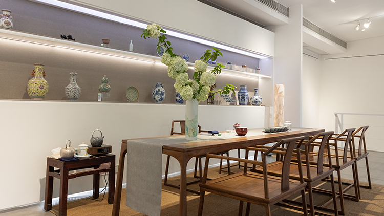 Jingdezhen Xianyunju Ceramic Culture Communication Co., Ltd. – daily vases 3