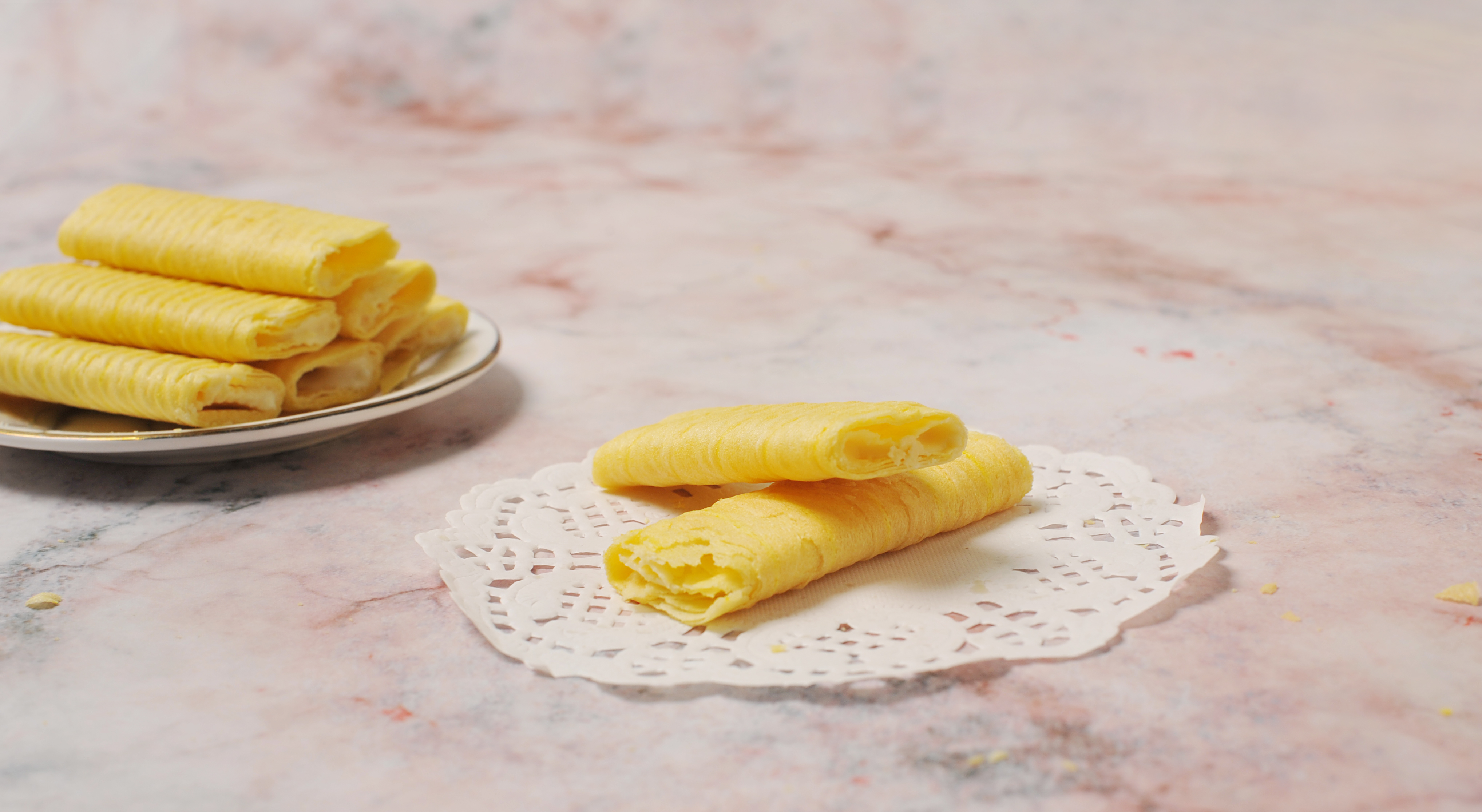 Cheese wafer rolls