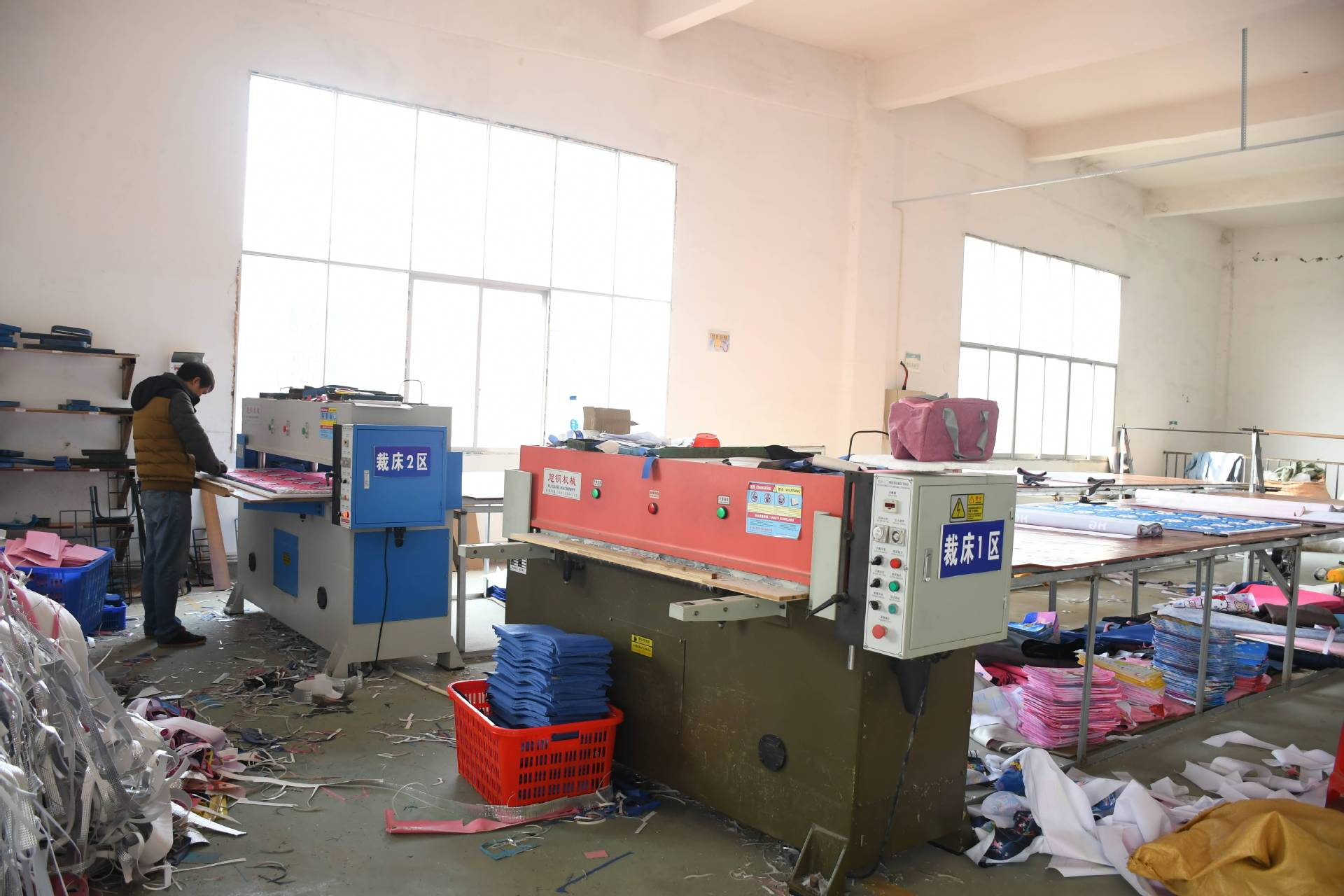 Shenzhen Xinhaiyuan Industrial Co., Ltd. – handbags 2
