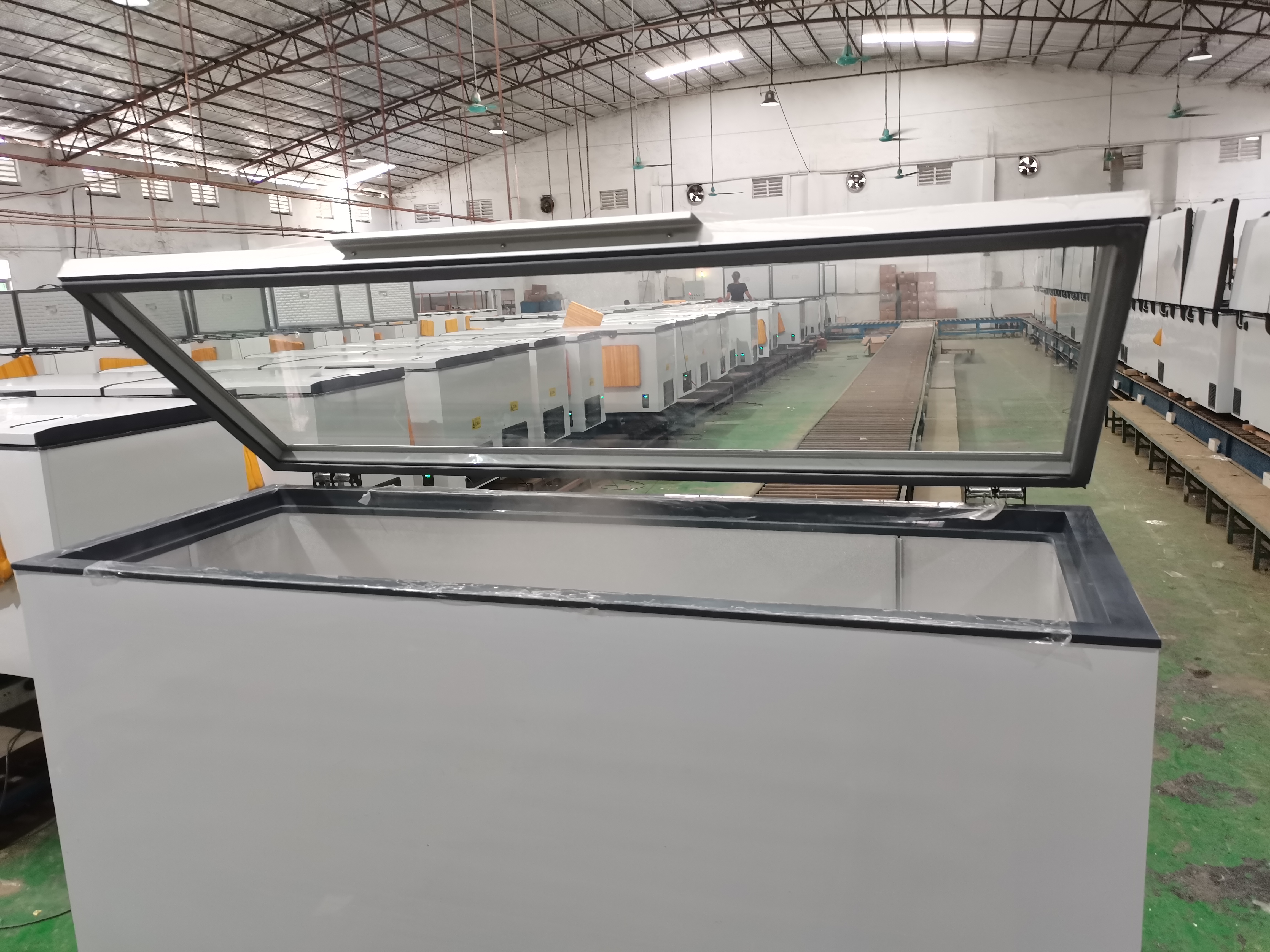Chest Freezer (Glass Door)