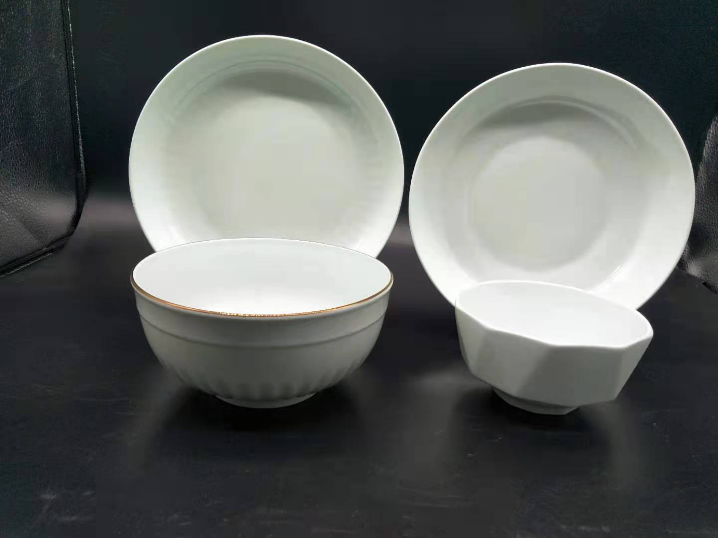 Glazed clay porcelainware