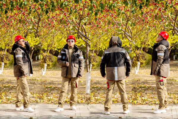 men's ski jacket， parka， safty parka