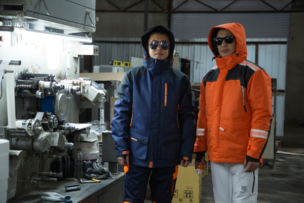 men's ski jacket， parka