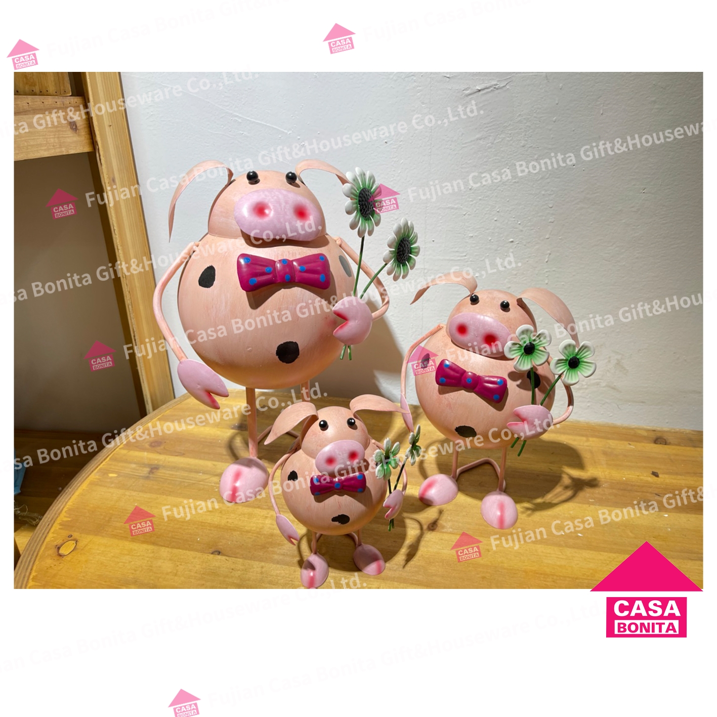 Pig ornaments made of iron