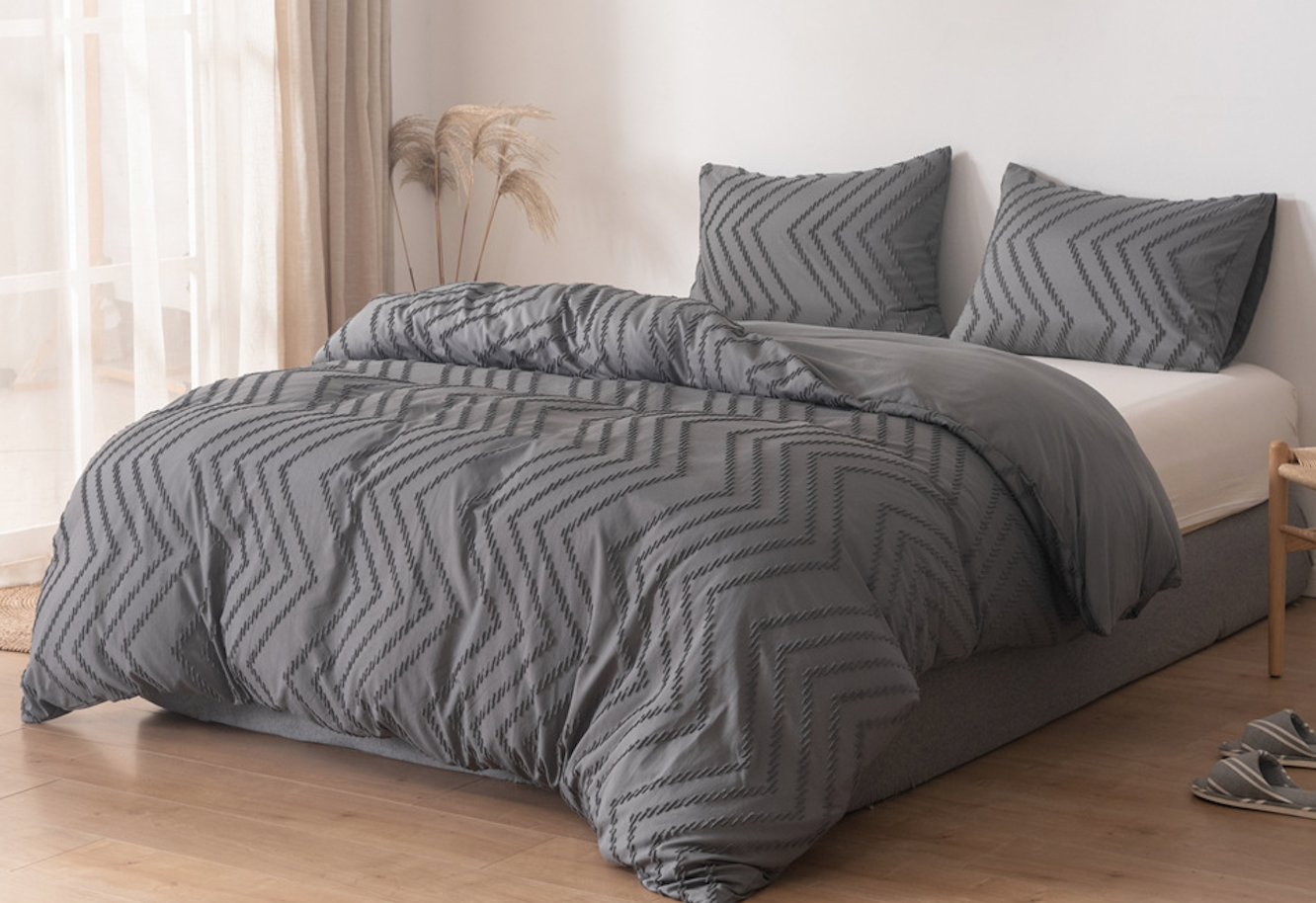 Tufted Carved Comforter