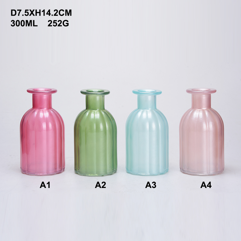 Houseables Fillable Light Bulb Glass Candy Container/Jar for Drinking/Glass Flower Planter Vase