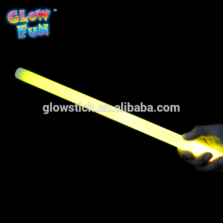 Sports & Outdoors: Multicolor 15.7" Glow Stick Party Favors