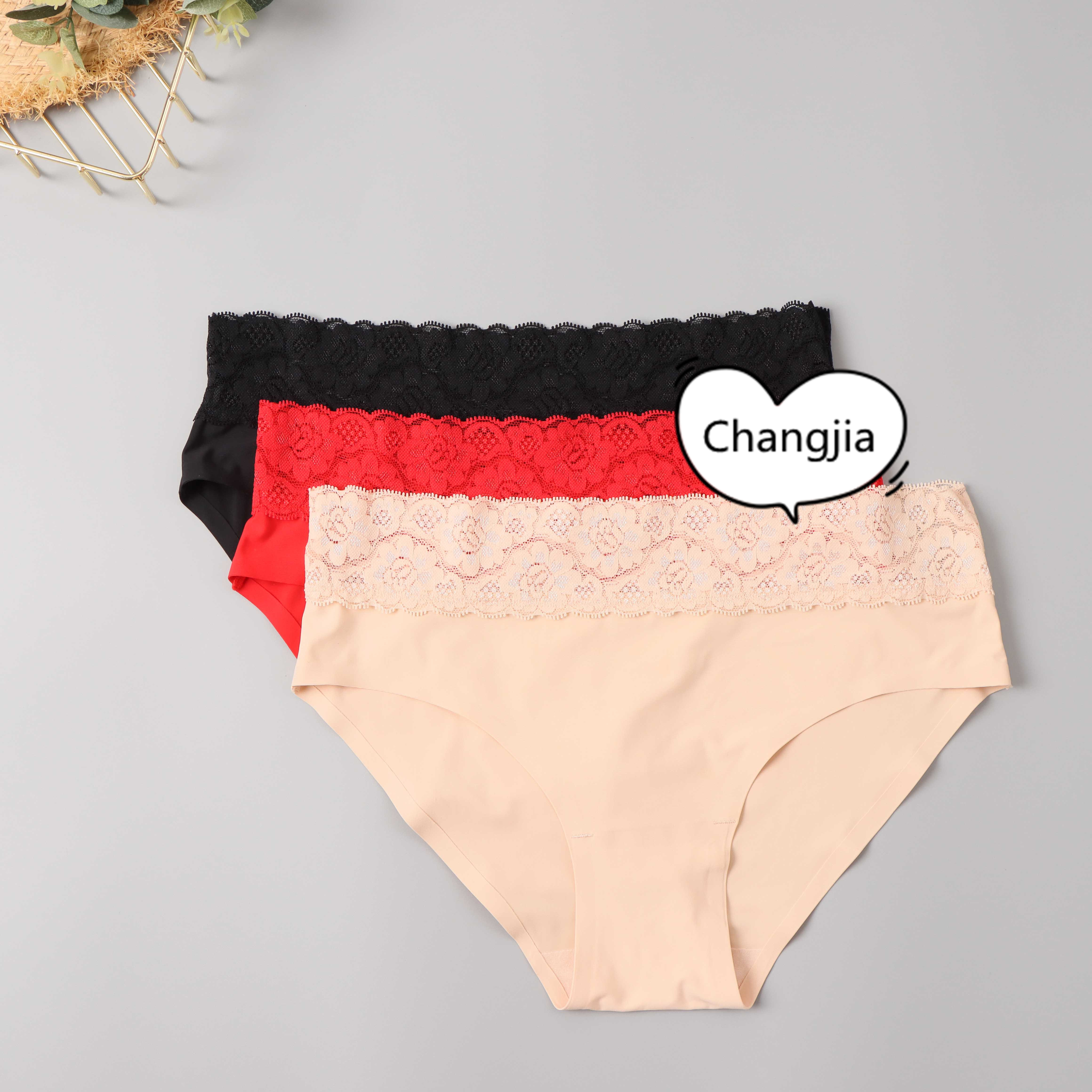 Seamfree Bonded Panty With Lace Made Of Nylon/Spandex.