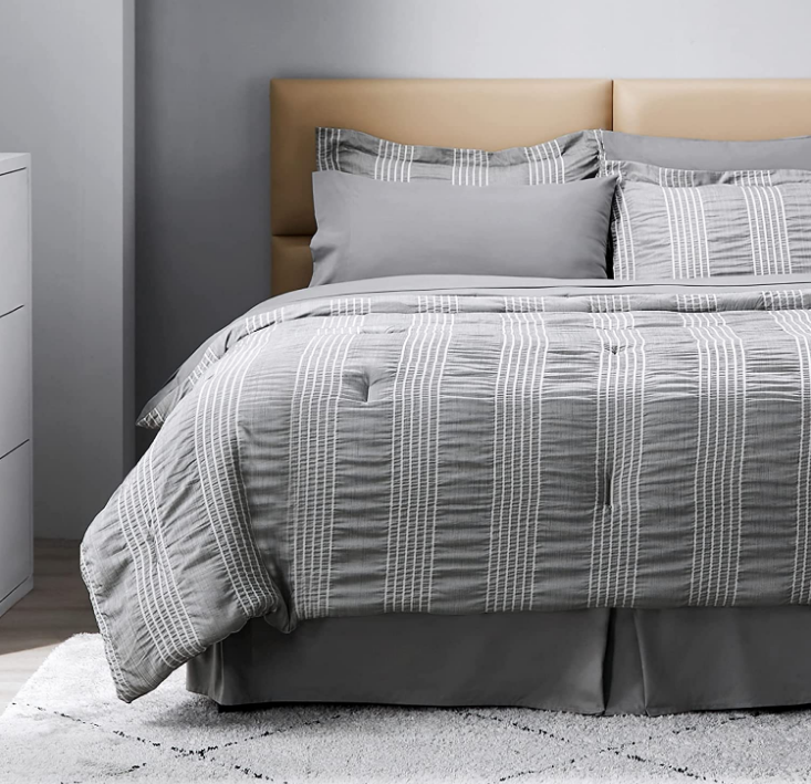 High quality micorfiber seersucker stripe comforter set