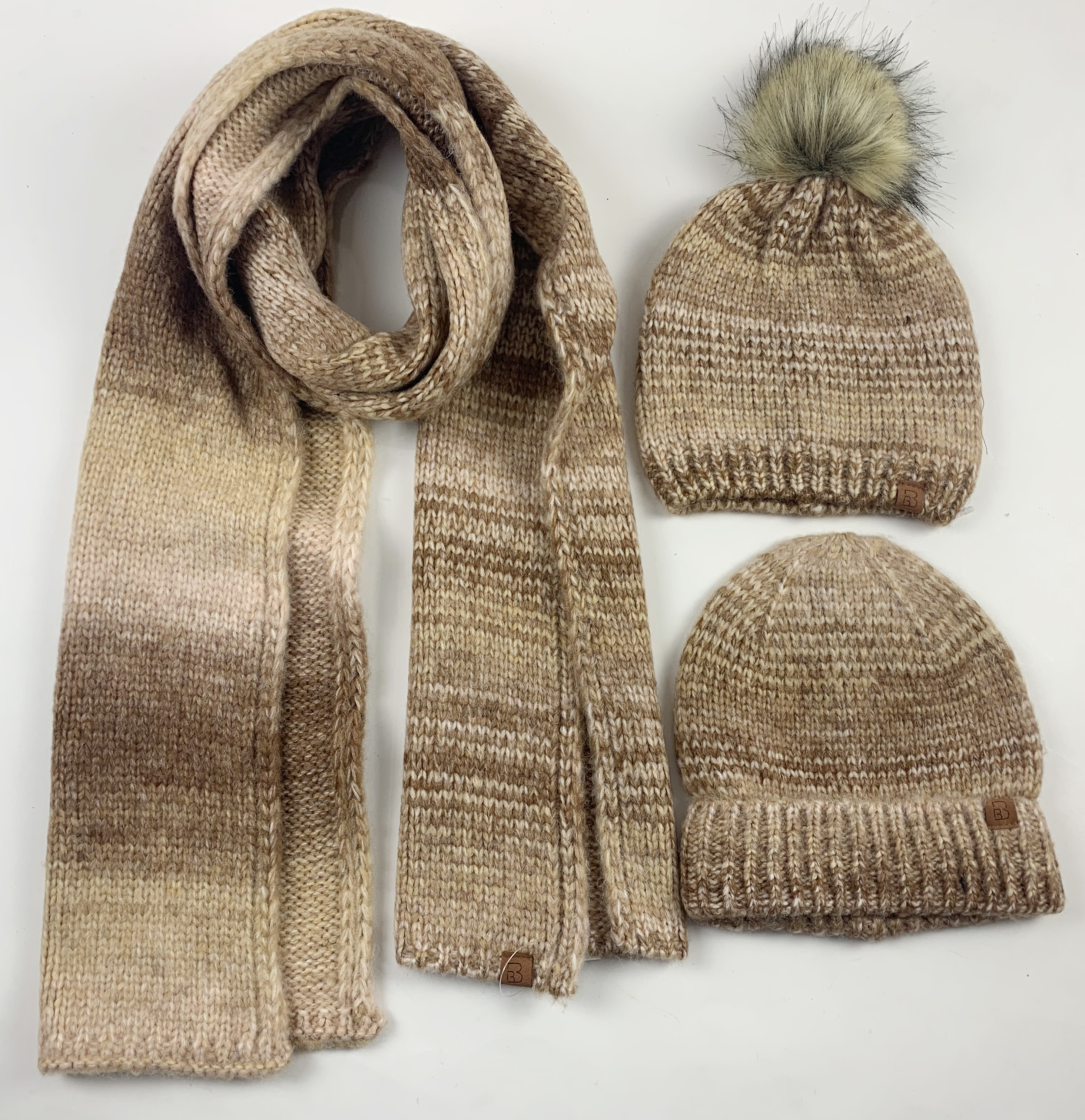 Knitted female set with special yarn