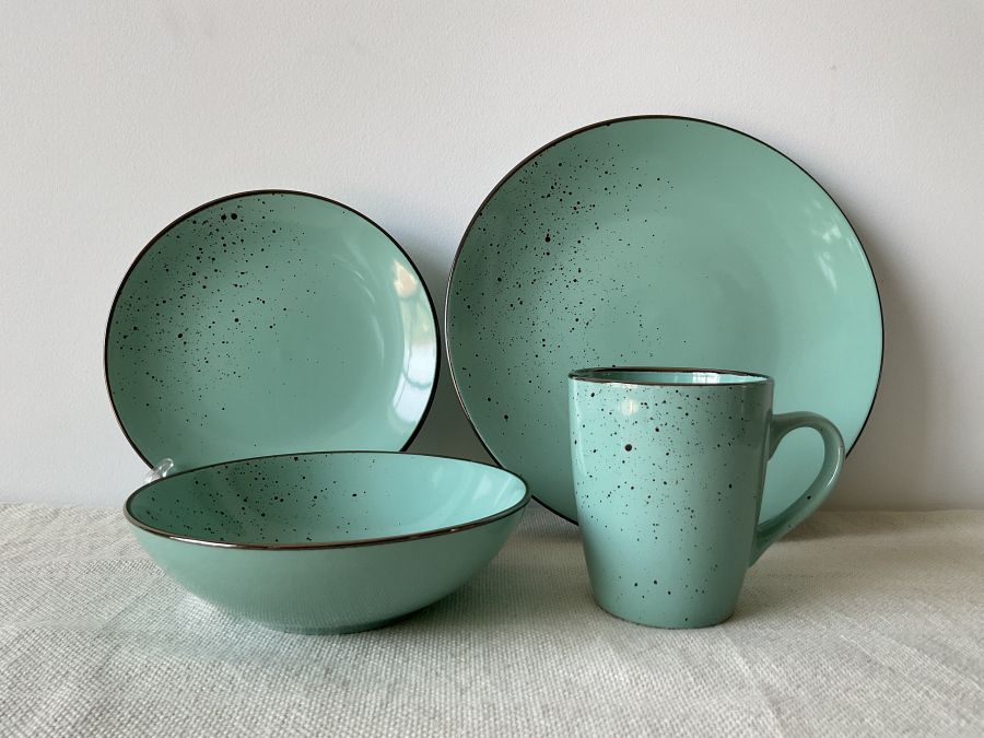 Solid glaze with metal edge dinnerware