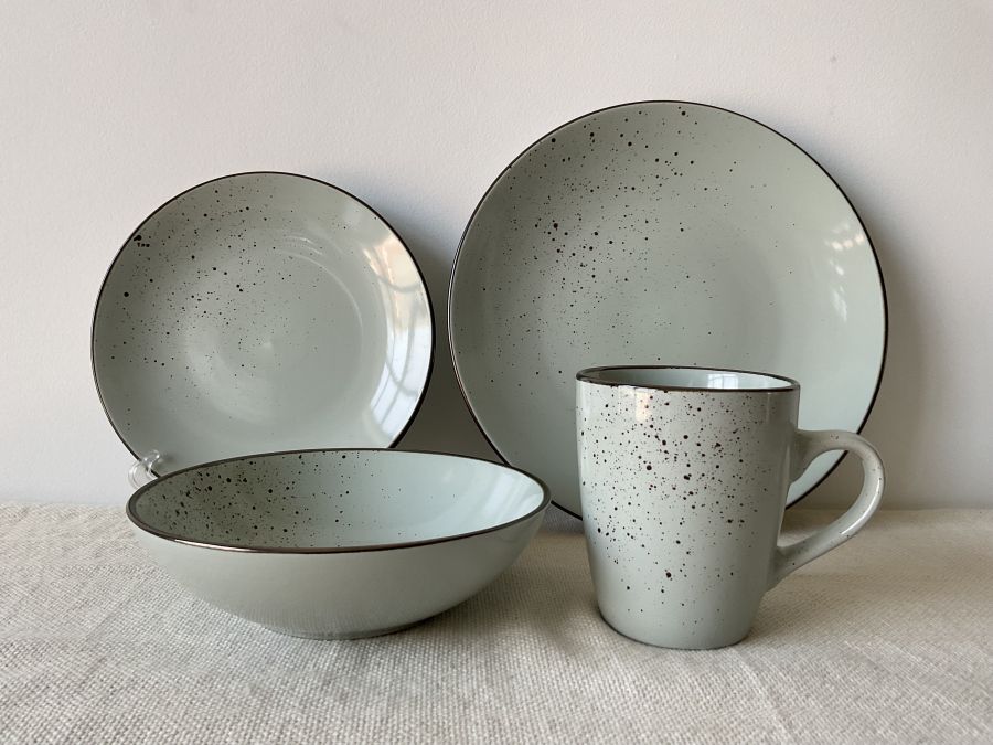 Solid glaze with metal edge dinnerware