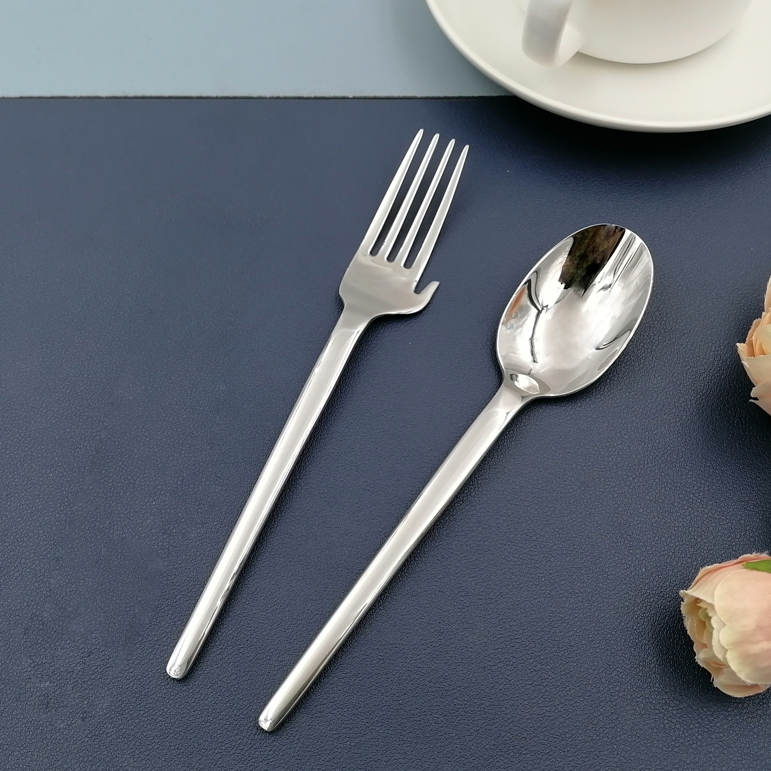 OF205 creative design stainless steel cutlery set palm shape